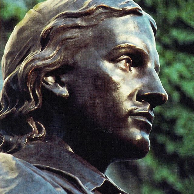 John Harvard statue