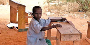 A refugee sits in a makeshift, outdoor school in the Ifo camp in Dadaab, Kenya. (Photo: Erin Hayba)
