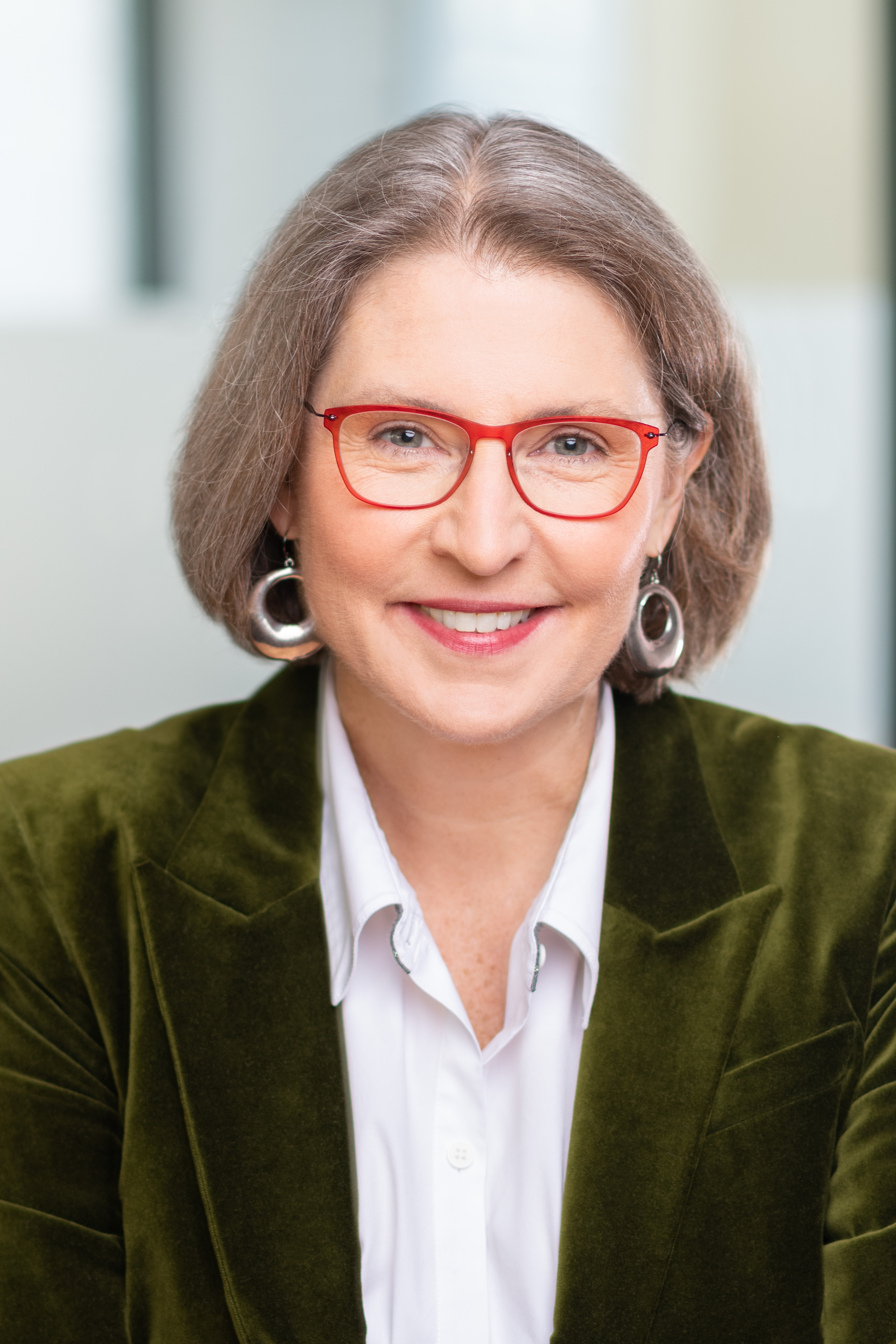 Headshot of Lisa Plaggemier