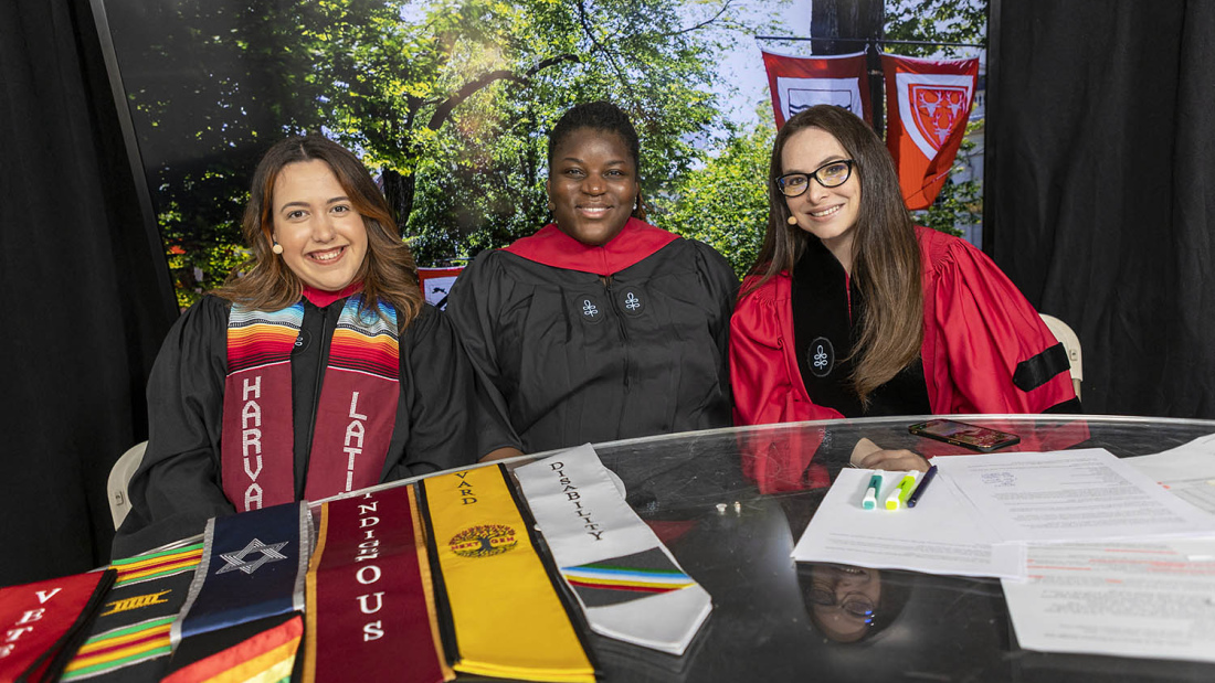 impact of online education on students research paper Lecturer Alexis Redding (right) is joined by HGSE alums Anabella Morabito, Ed.M.’22, and Alysha Johnson Williams, Ed.M.’20, to broadcast the Harvard Commencement pre-show