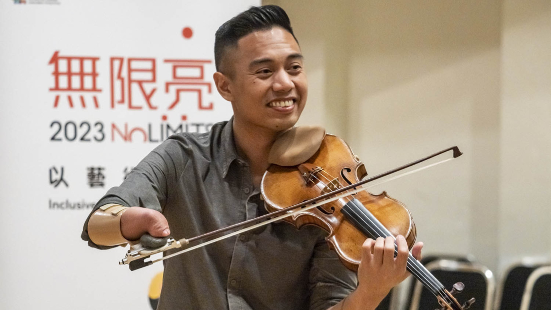 Adrian Anantawan teaching violin