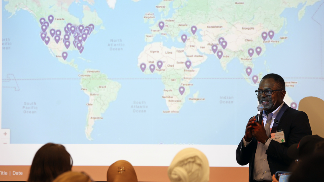 Photo of Senior Lecturer Irvin Scott