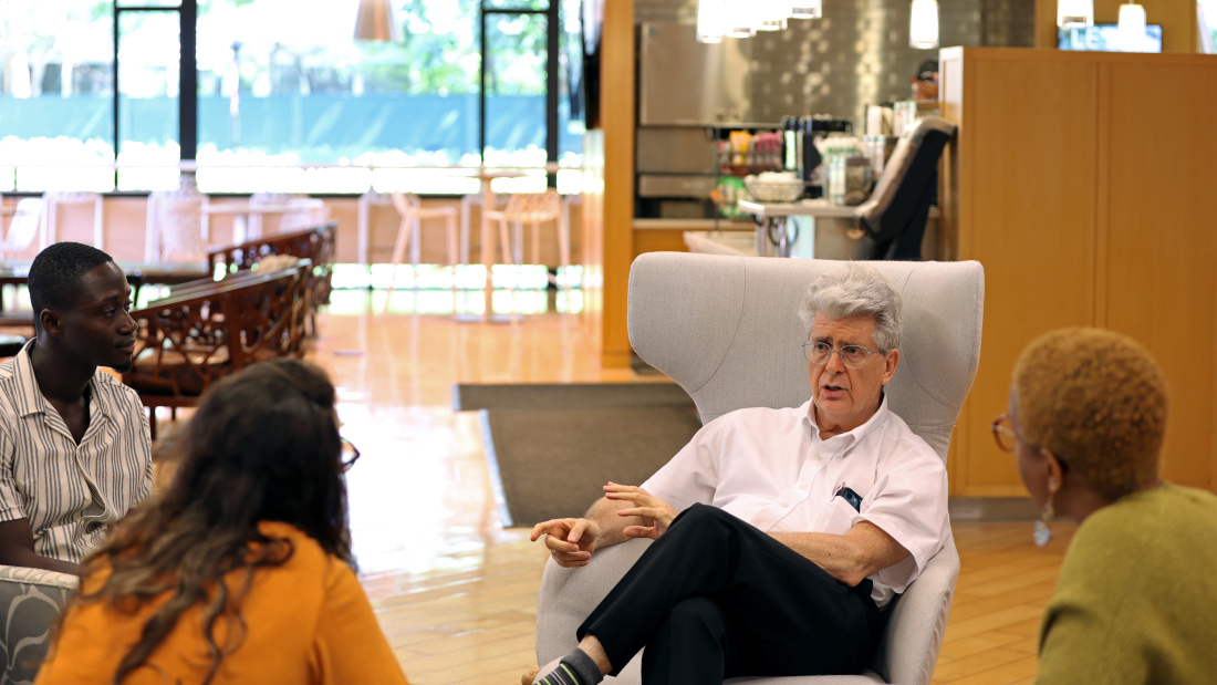Fernando Reimers with students