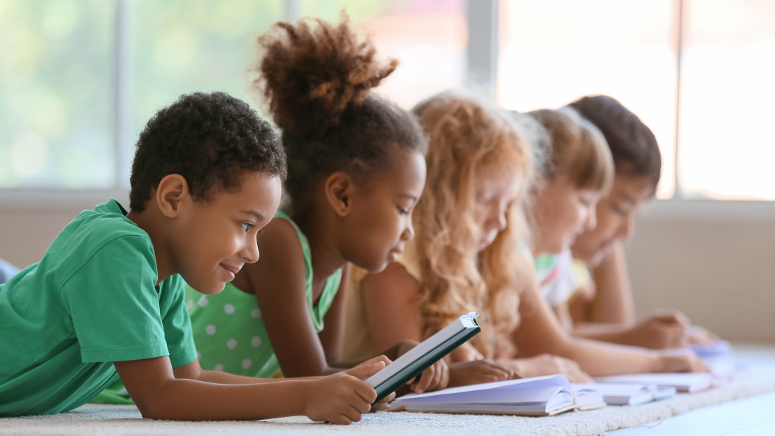 elementary schoolers reading books