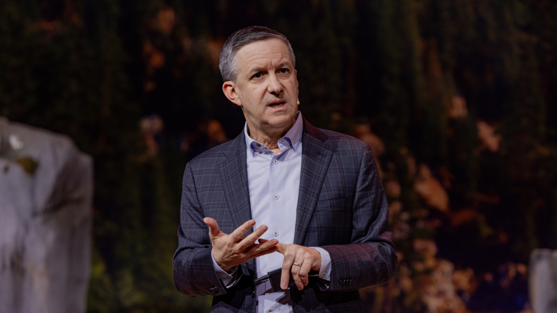 Jeff Selingo giving a keynote address