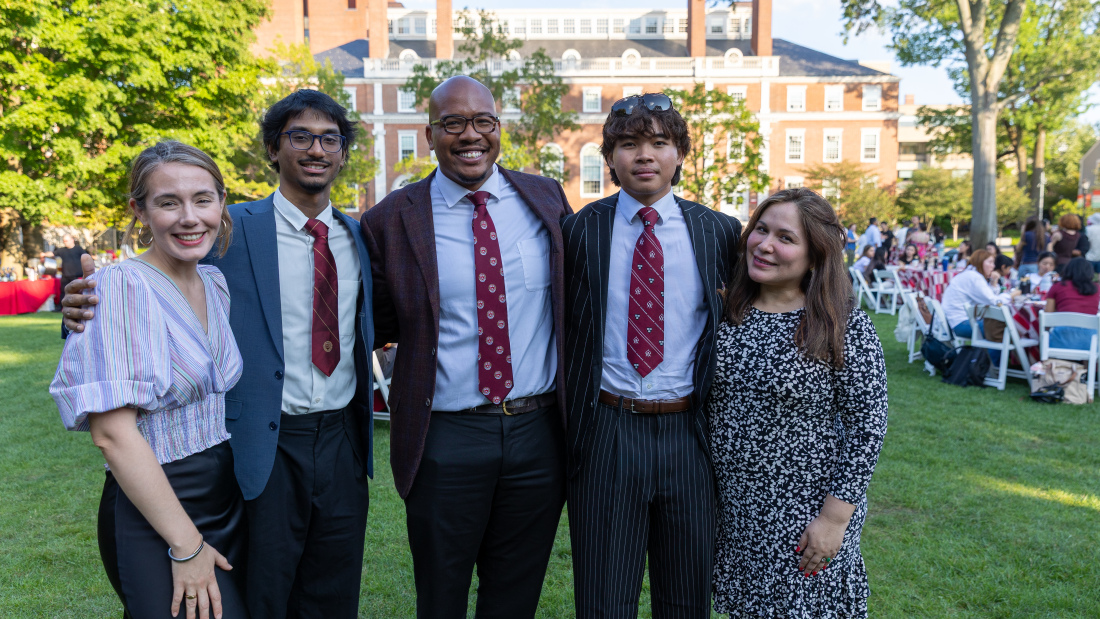 HGSE community members in Radcliffe Yard for the One Community Day Cookout