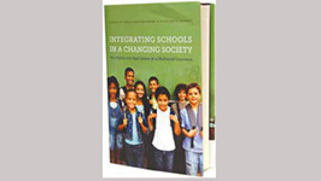 Book Cover: Integrating Schools