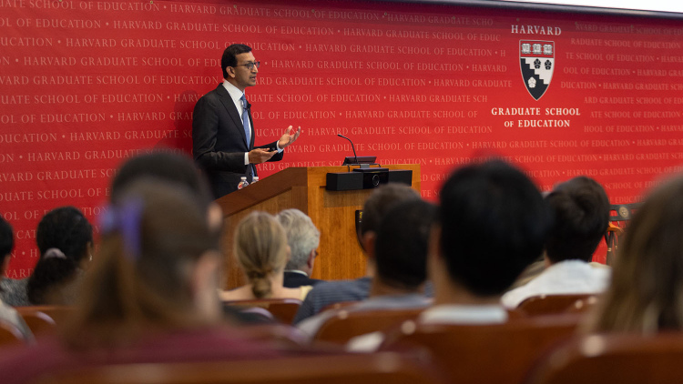 Raj Chetty presenting in Askwith Hall