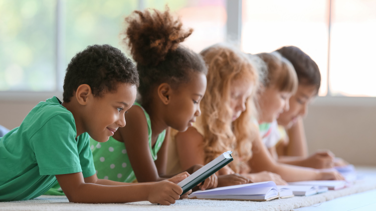 elementary schoolers reading books