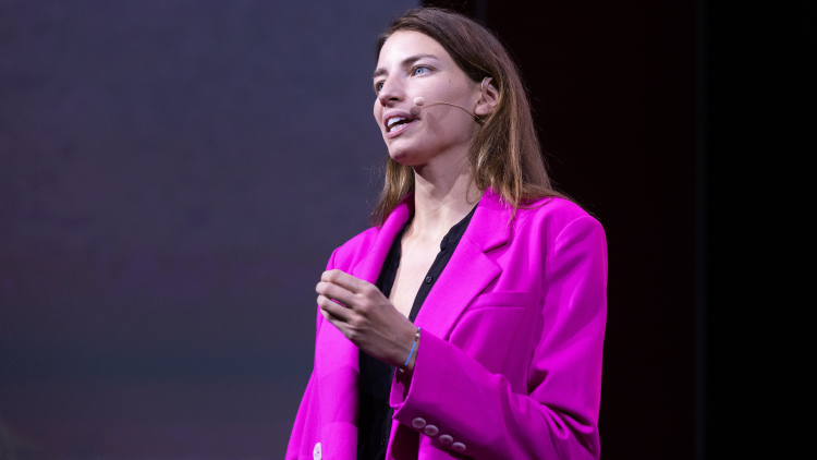 Tanyella Leta giving a presentation