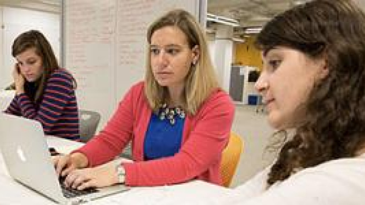 HGSE students in Harvard iLab (photo by Jon Chase)