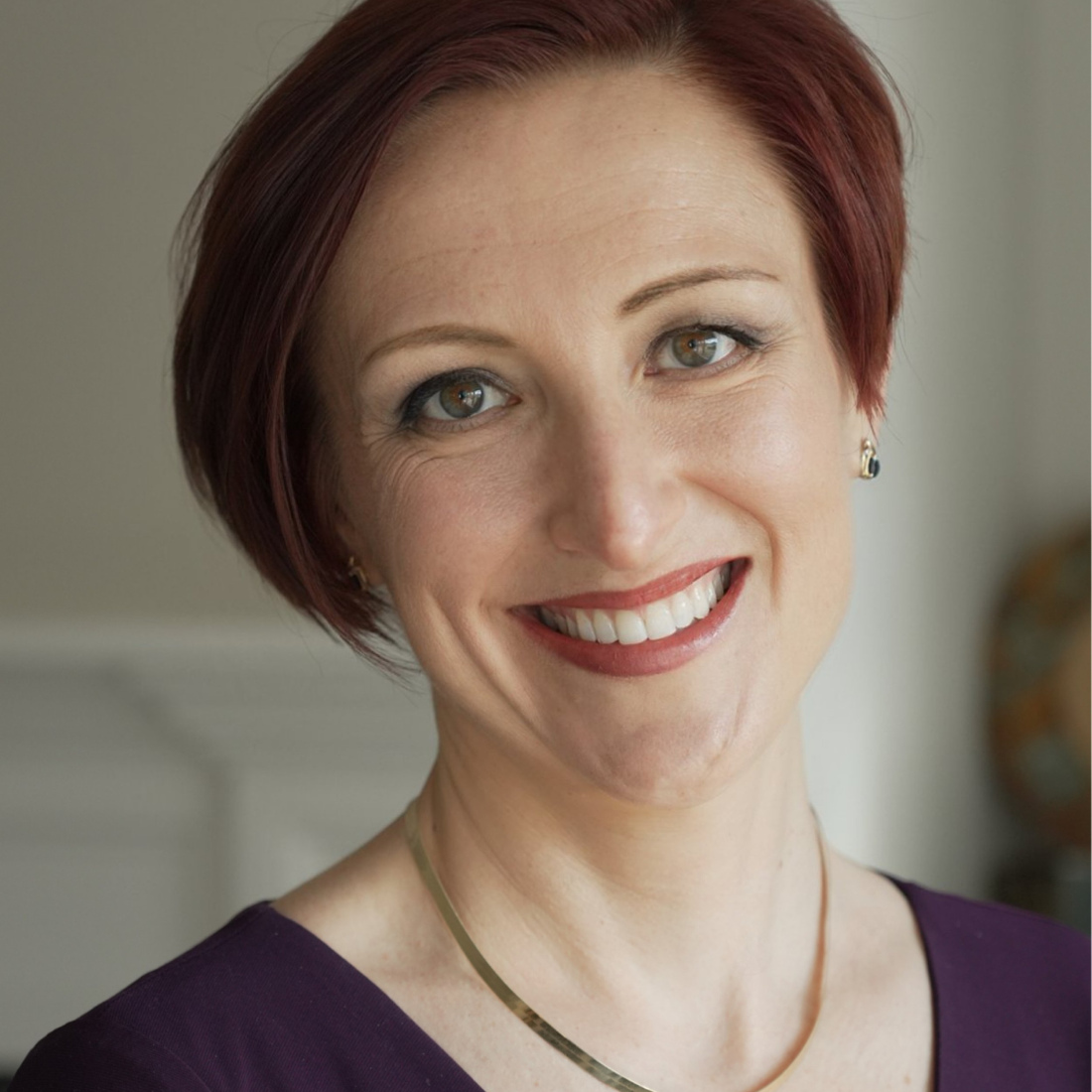 Julia Minson's headshot