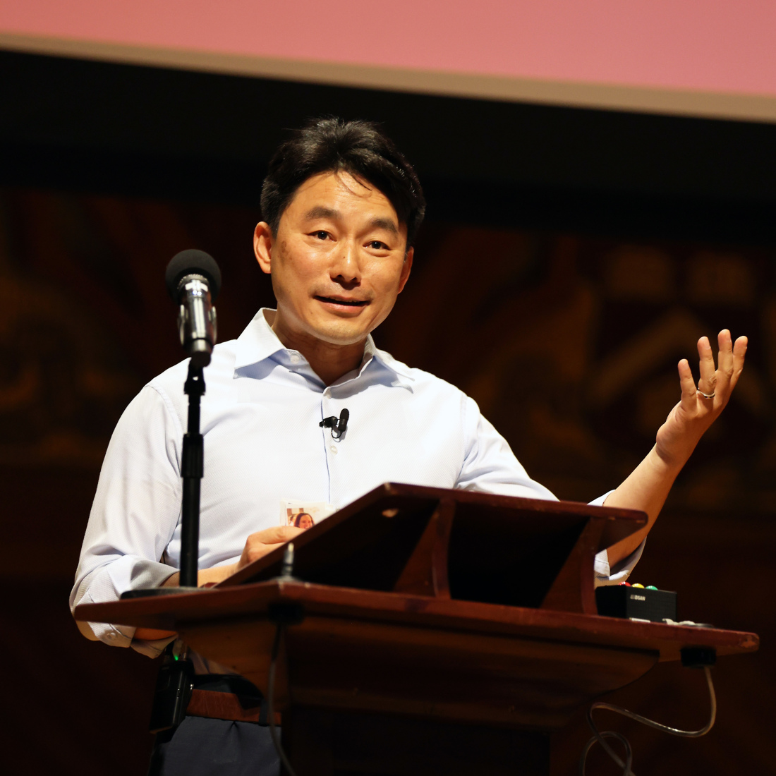 Junlei Li speaks at Welcome Day