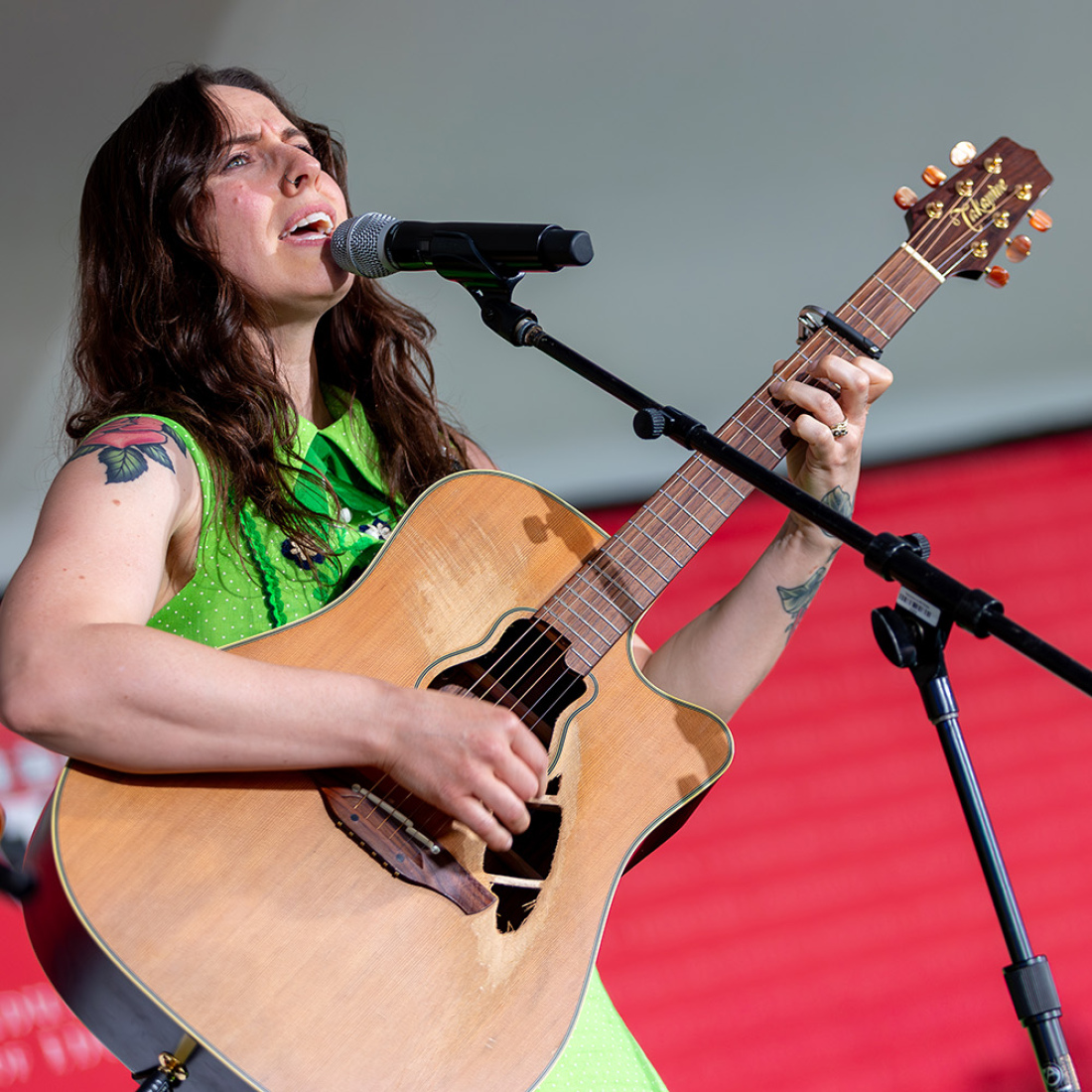 Elisa Smith performs