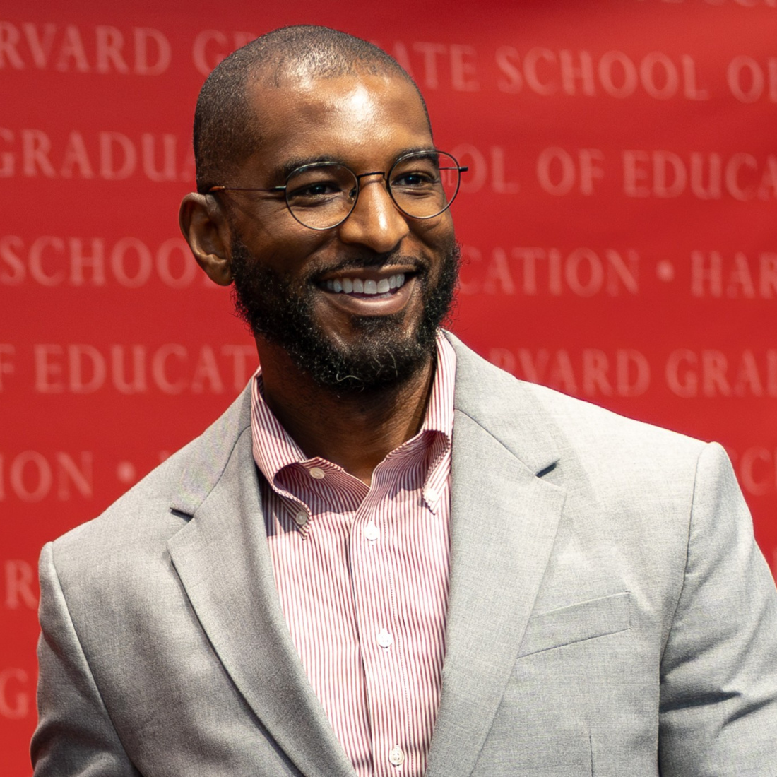 Steven Chambers receives the Alumni Award