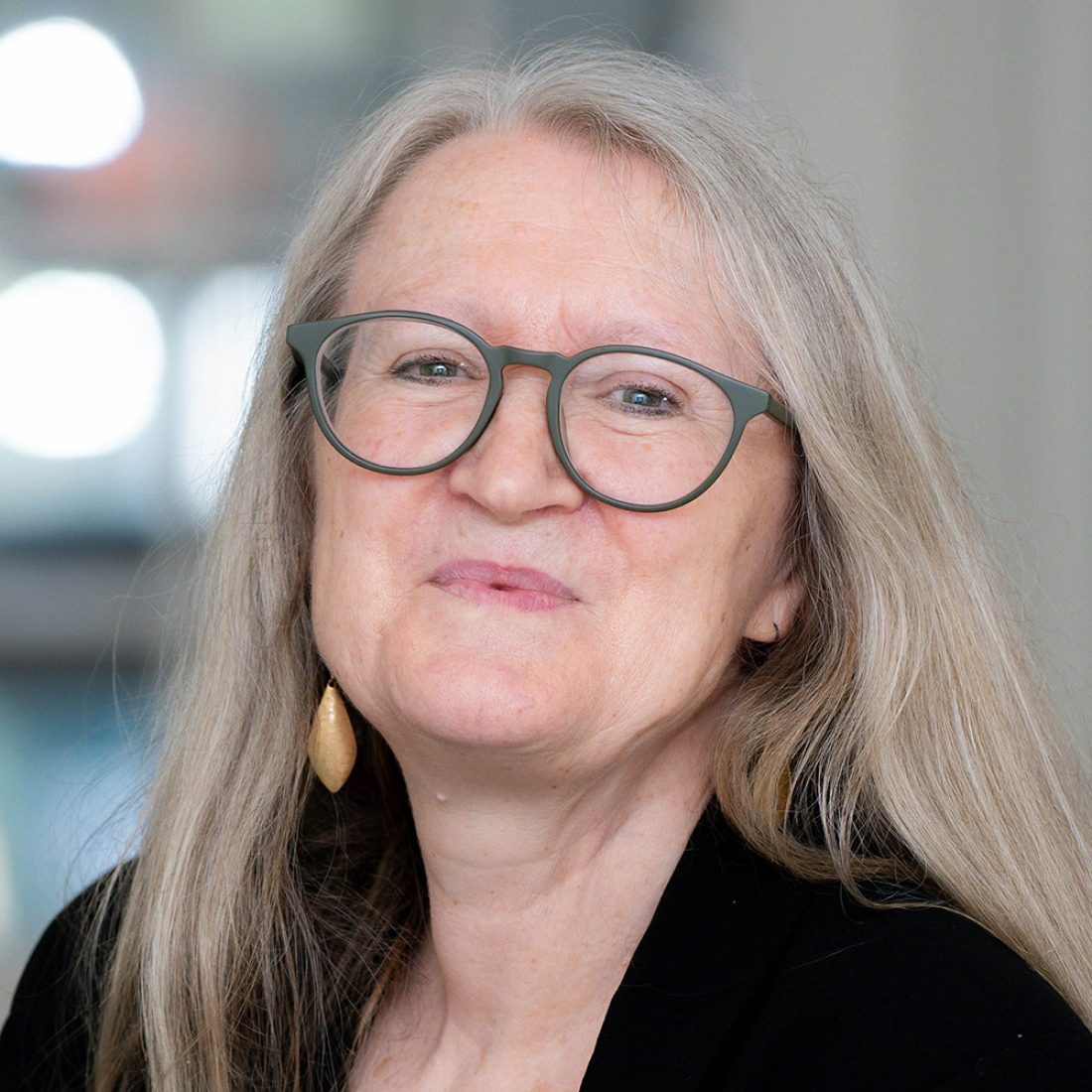 Portrait of Tina Grotzer