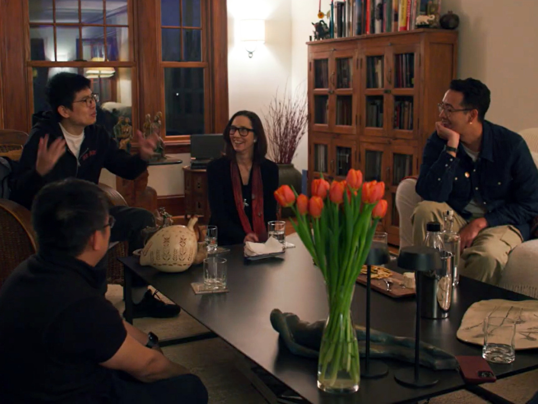 Students at dinner with Professor Paola Uccelli